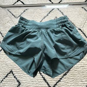 Lululemon hotty hot shorts size 2 low rise with 2.5 in